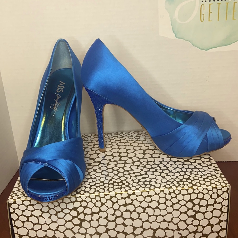 Elegant Peep Toe Pumps